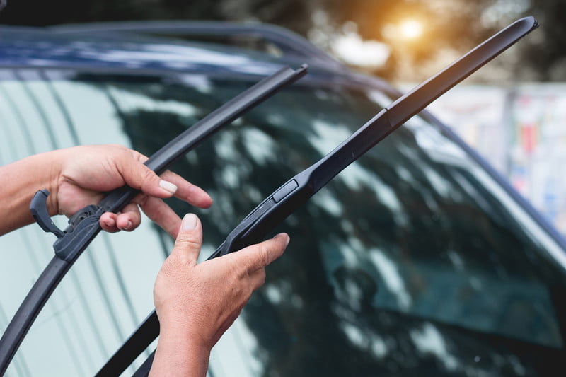 What should I do if the boneless wiper makes abnormal noise when wiping the rain?